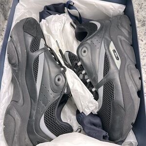 Dior Men’s B-22 Black Calf Leather/Mesh sneakers